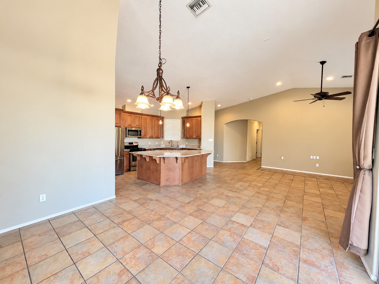 2546 S View Pkwy - Photo 4 of 33