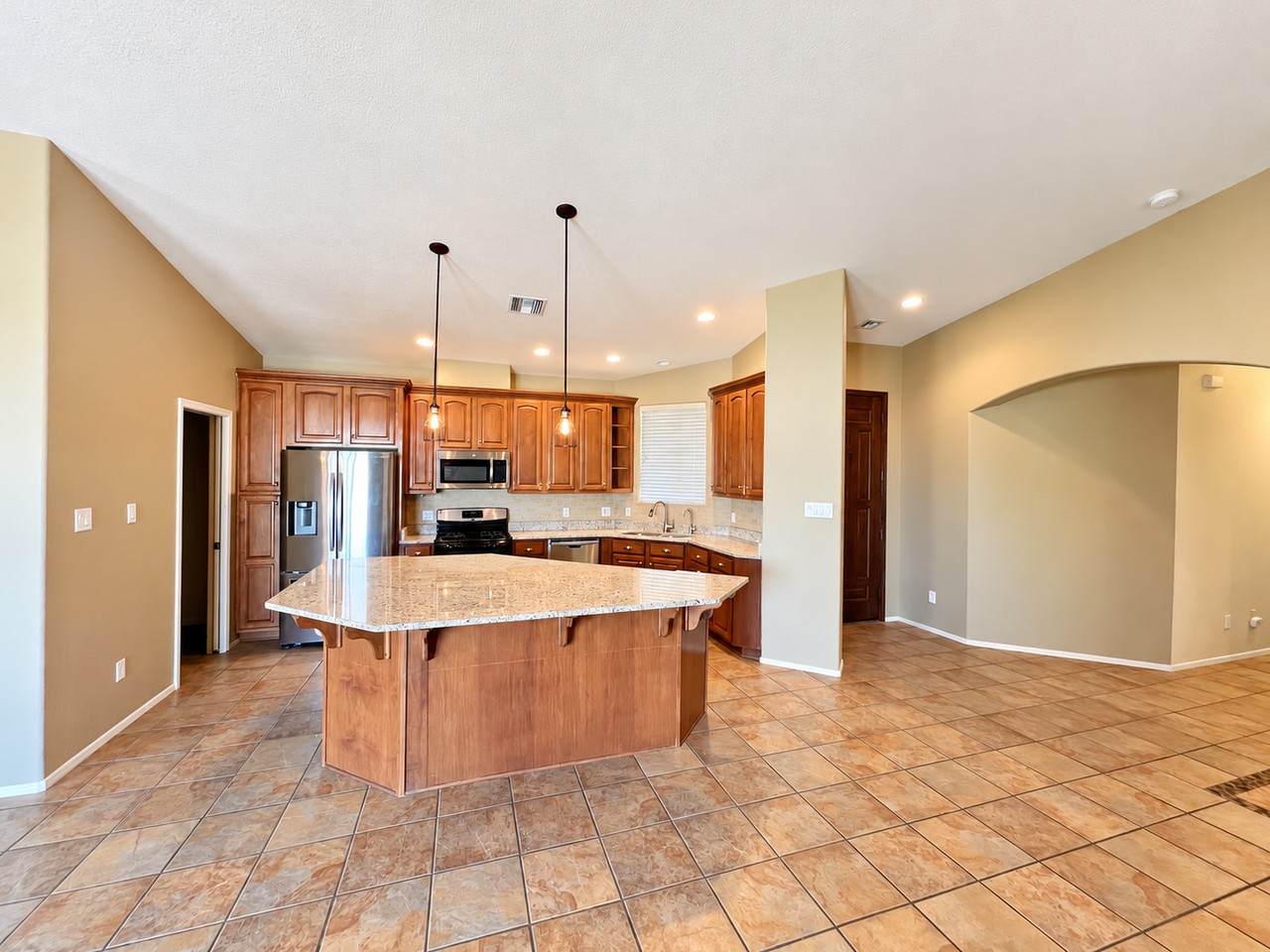 2546 S View Pkwy - Photo 5 of 33