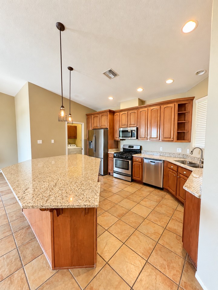 2546 S View Pkwy - Photo 7 of 33