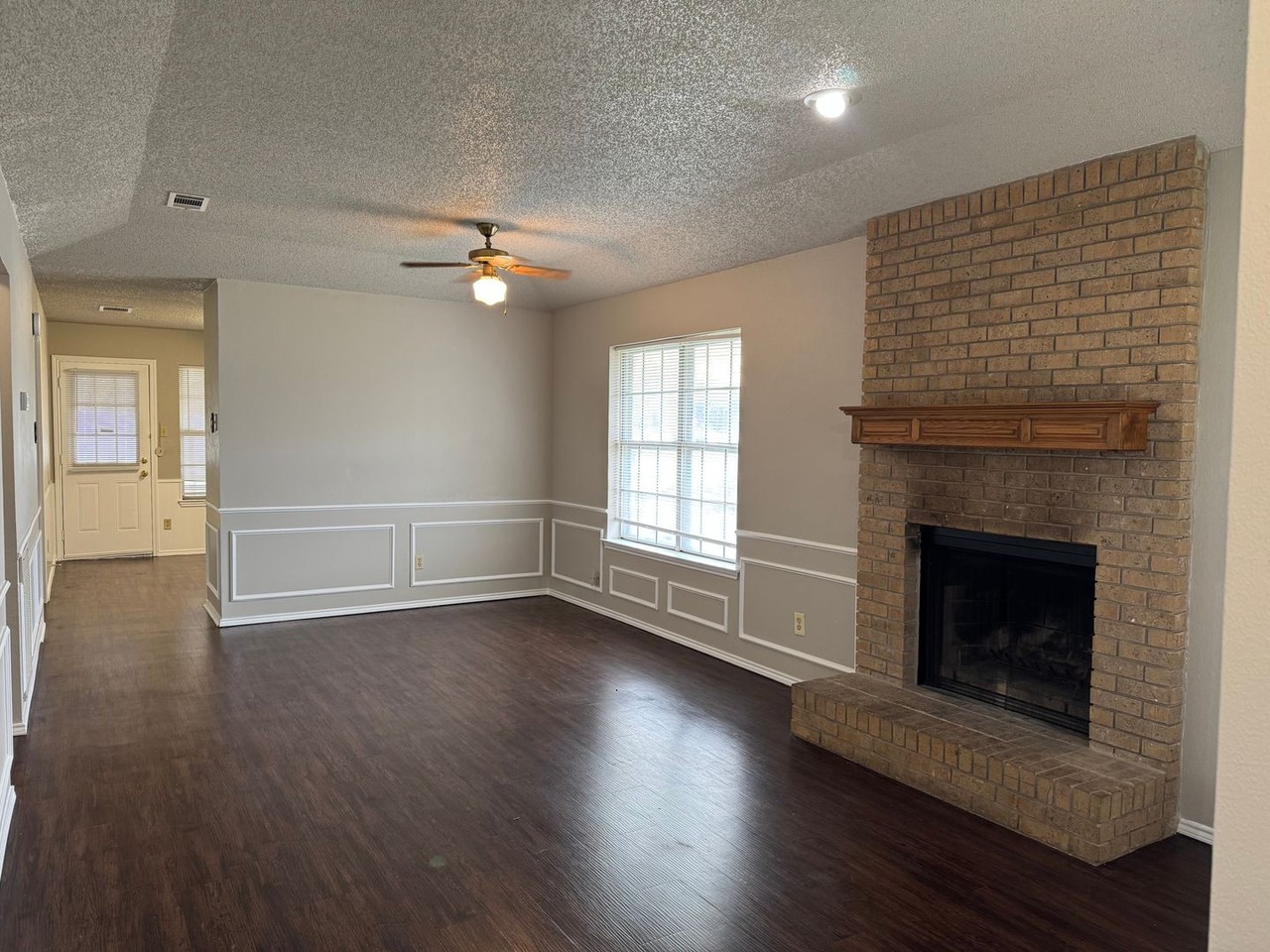 501 Guerin Dr - Photo 2 of 17