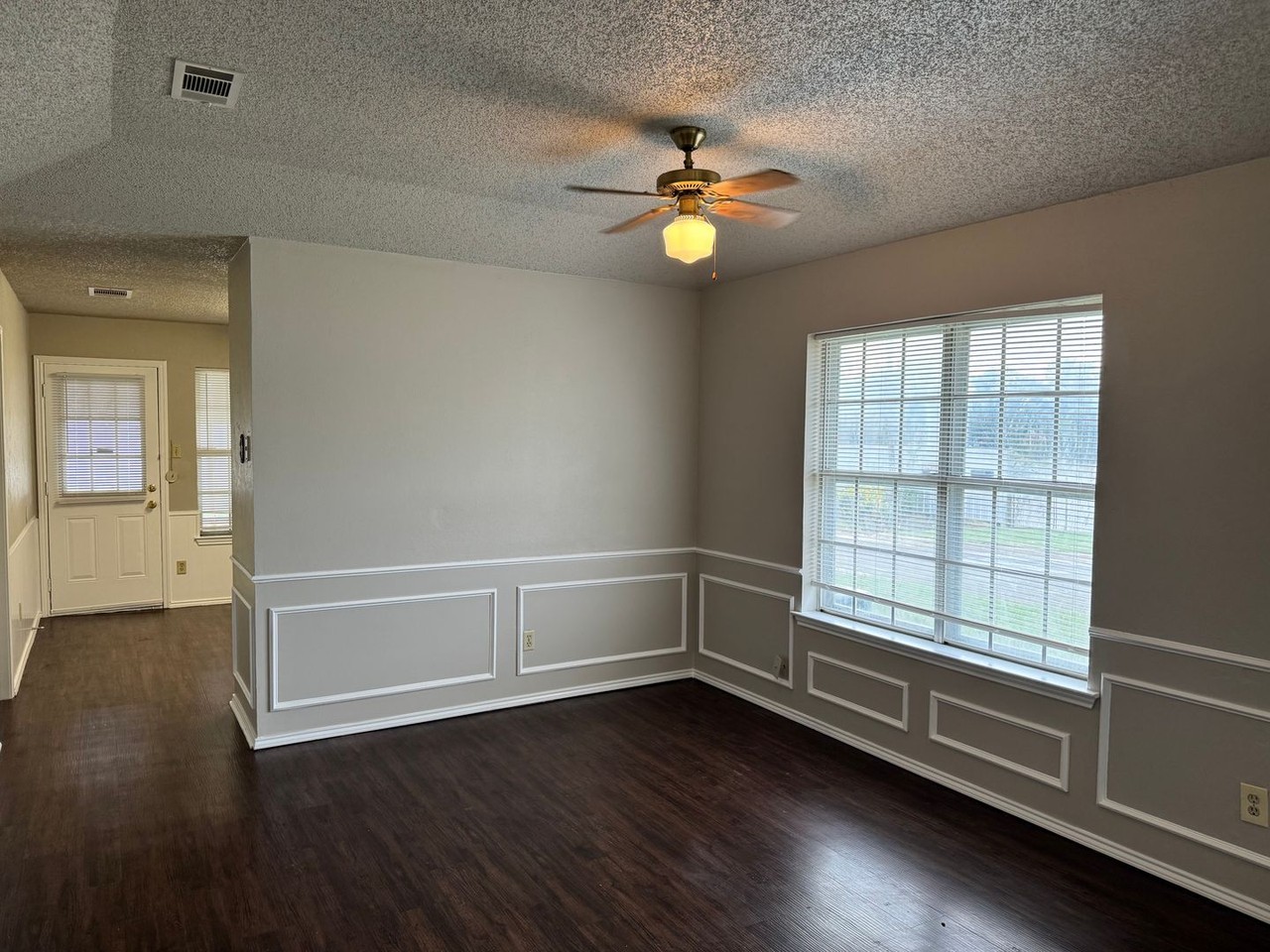 501 Guerin Dr - Photo 4 of 17