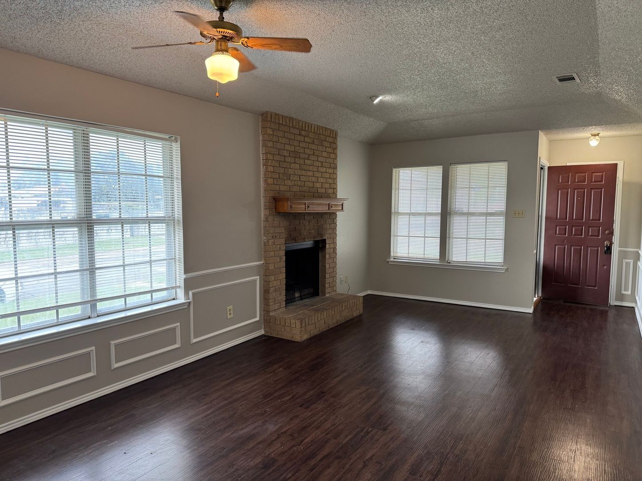 501 Guerin Dr - Photo 5 of 17
