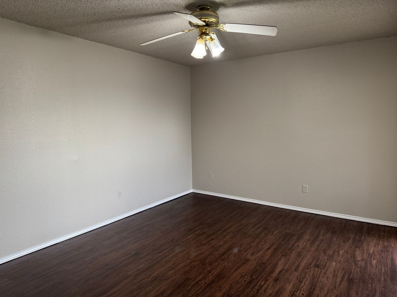 501 Guerin Dr - Photo 6 of 17