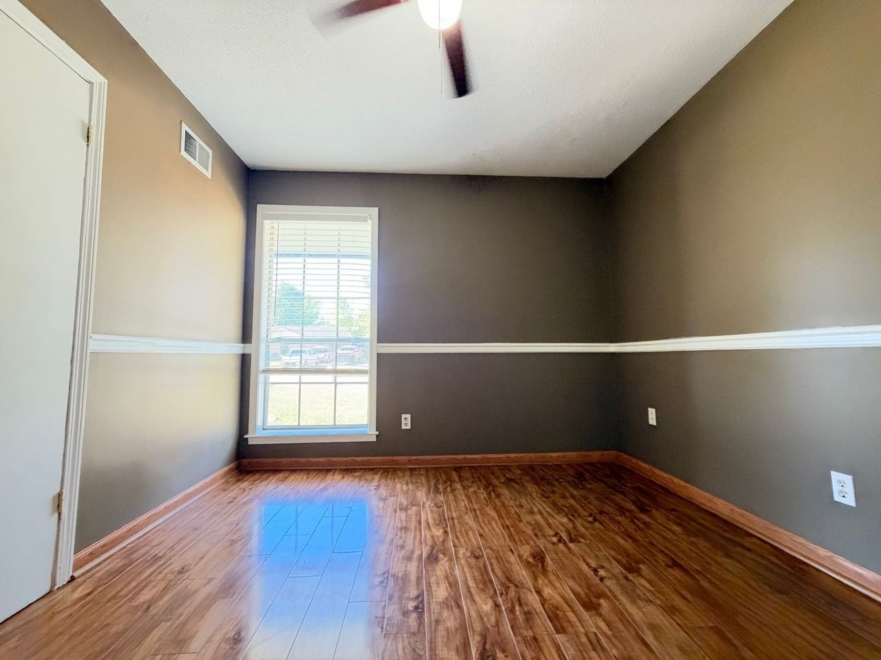6460 Forest Glen Dr - Photo 5 of 8