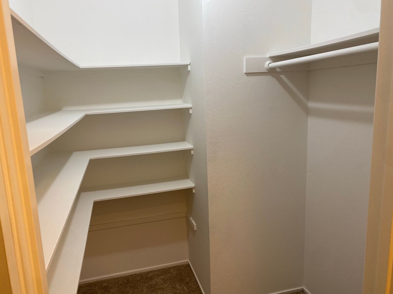 217 Whitney Ct - Photo 7 of 36