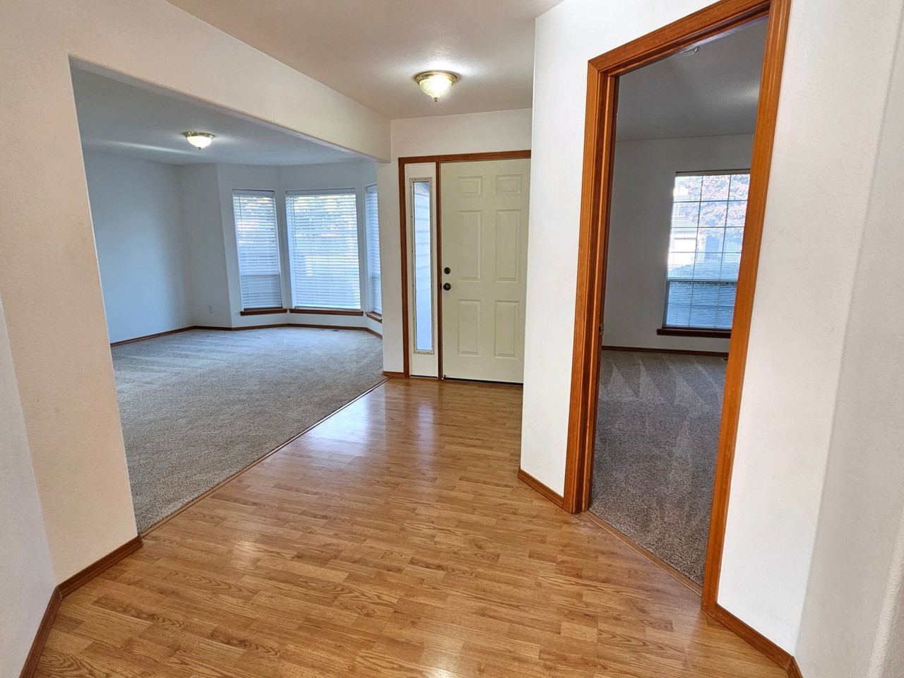 1444 Oxford Ave - Photo 3 of 42