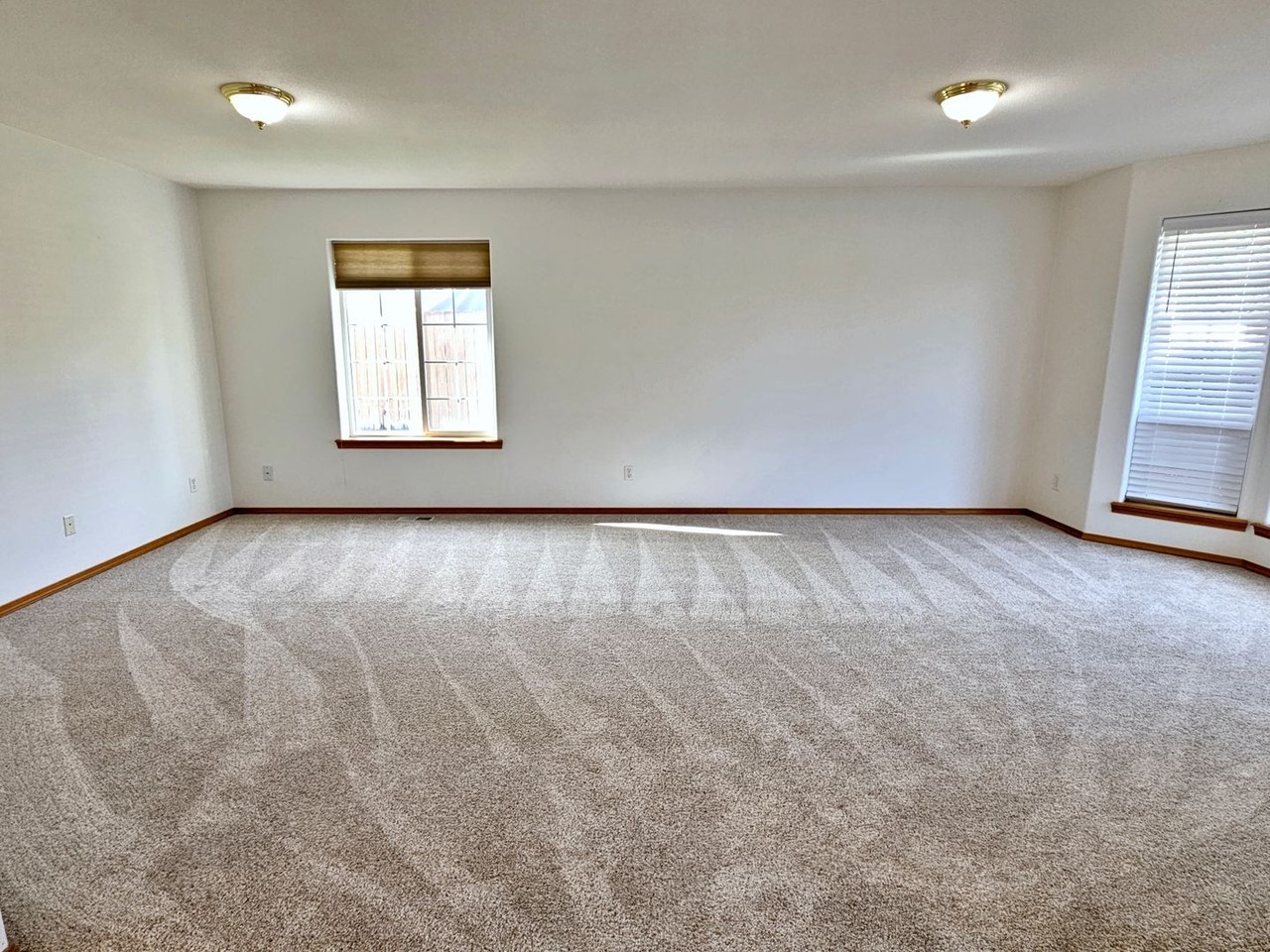 1444 Oxford Ave - Photo 5 of 42