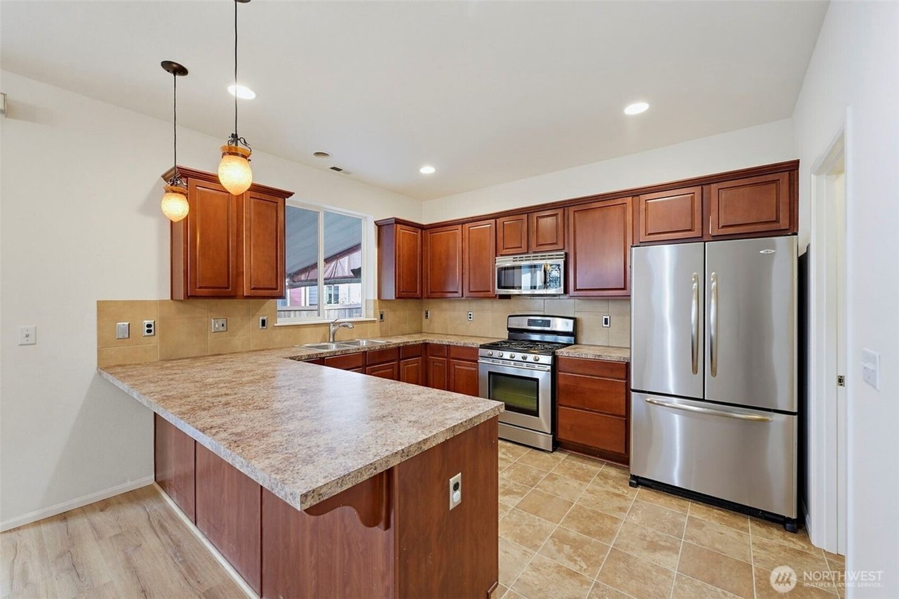 6072 Park St E - Photo 3 of 10
