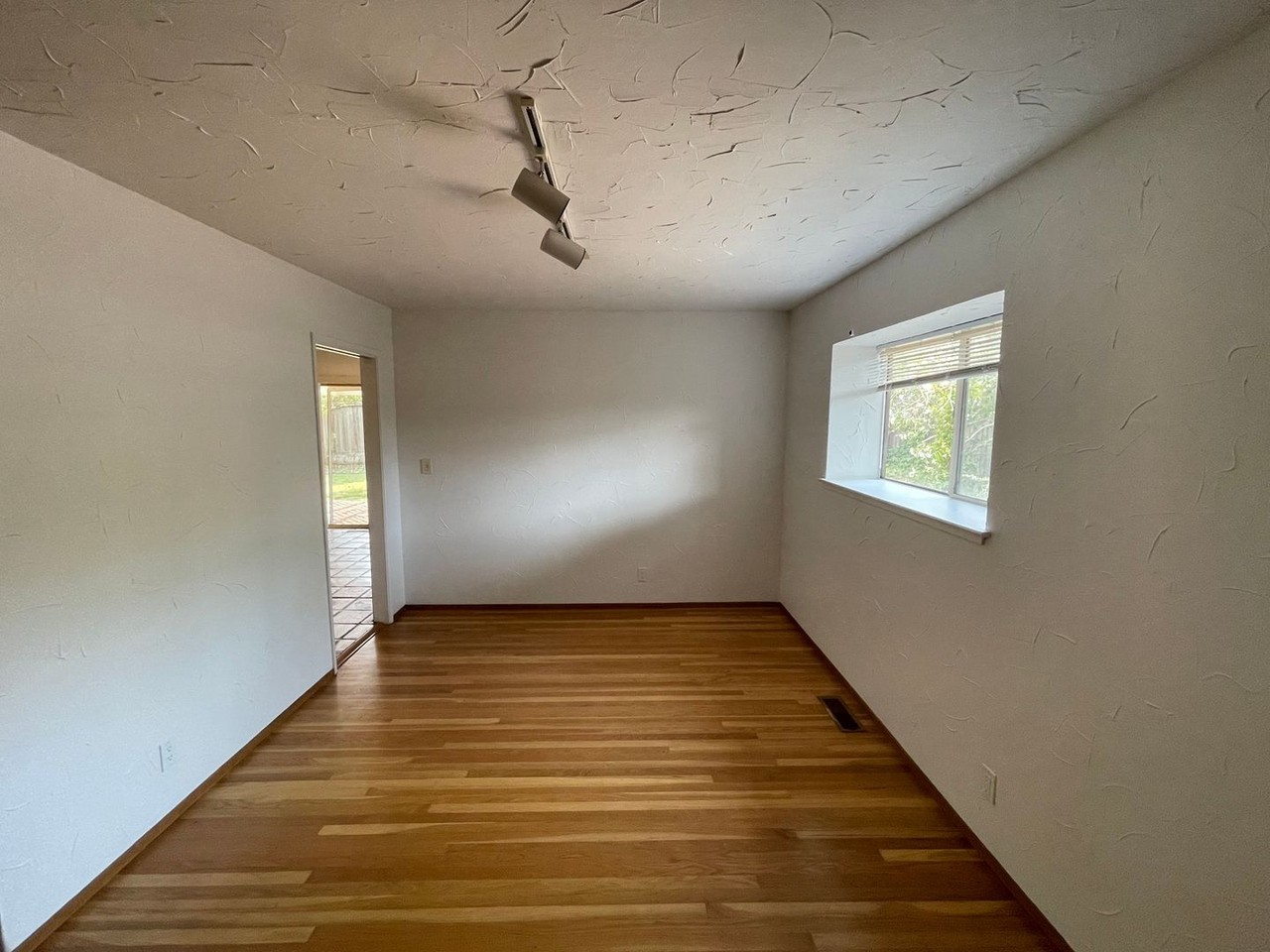 1182 Crespi Dr - Photo 5 of 20