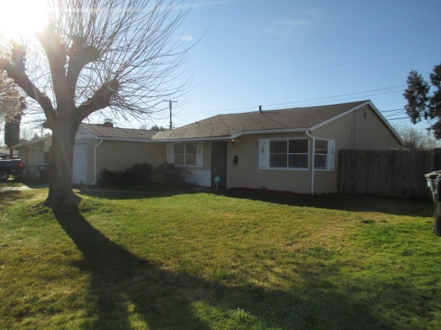 1117 Amberwood Rd - Photo 2 of 12