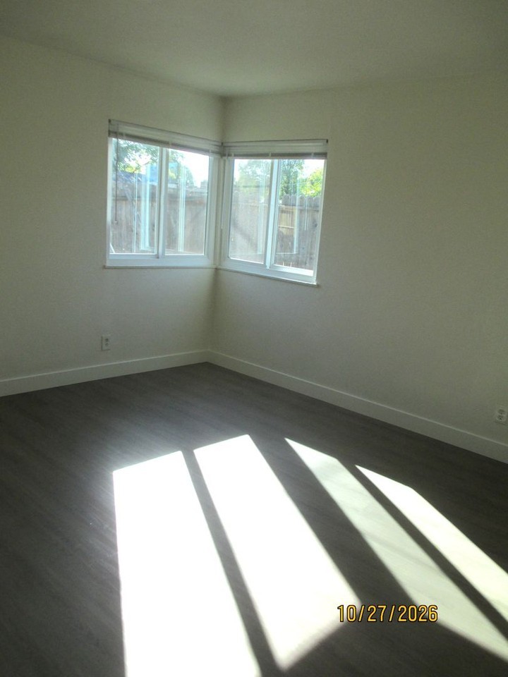 1117 Amberwood Rd - Photo 5 of 12