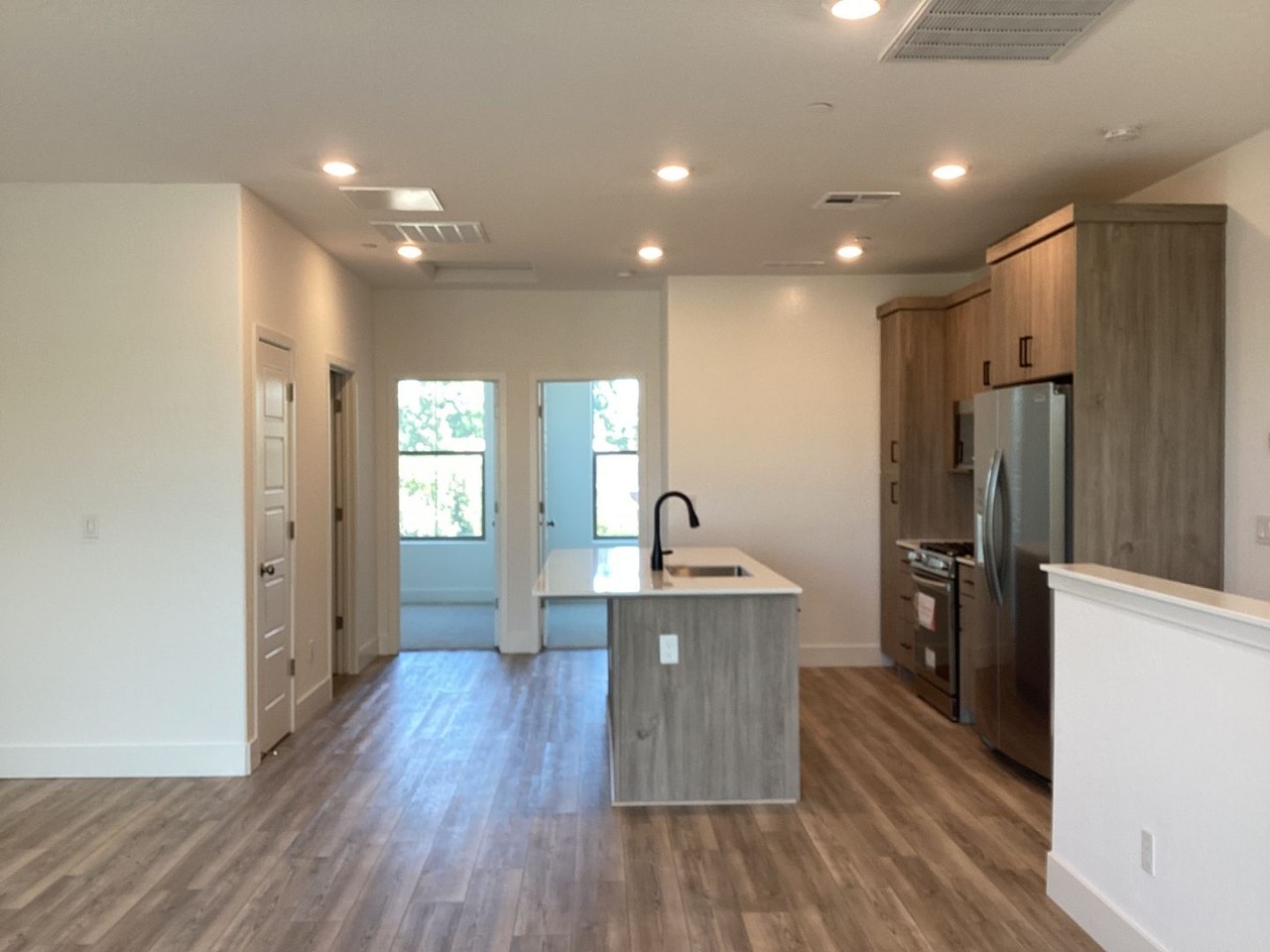 652 W Mahogany Ln - Photo 3 of 50
