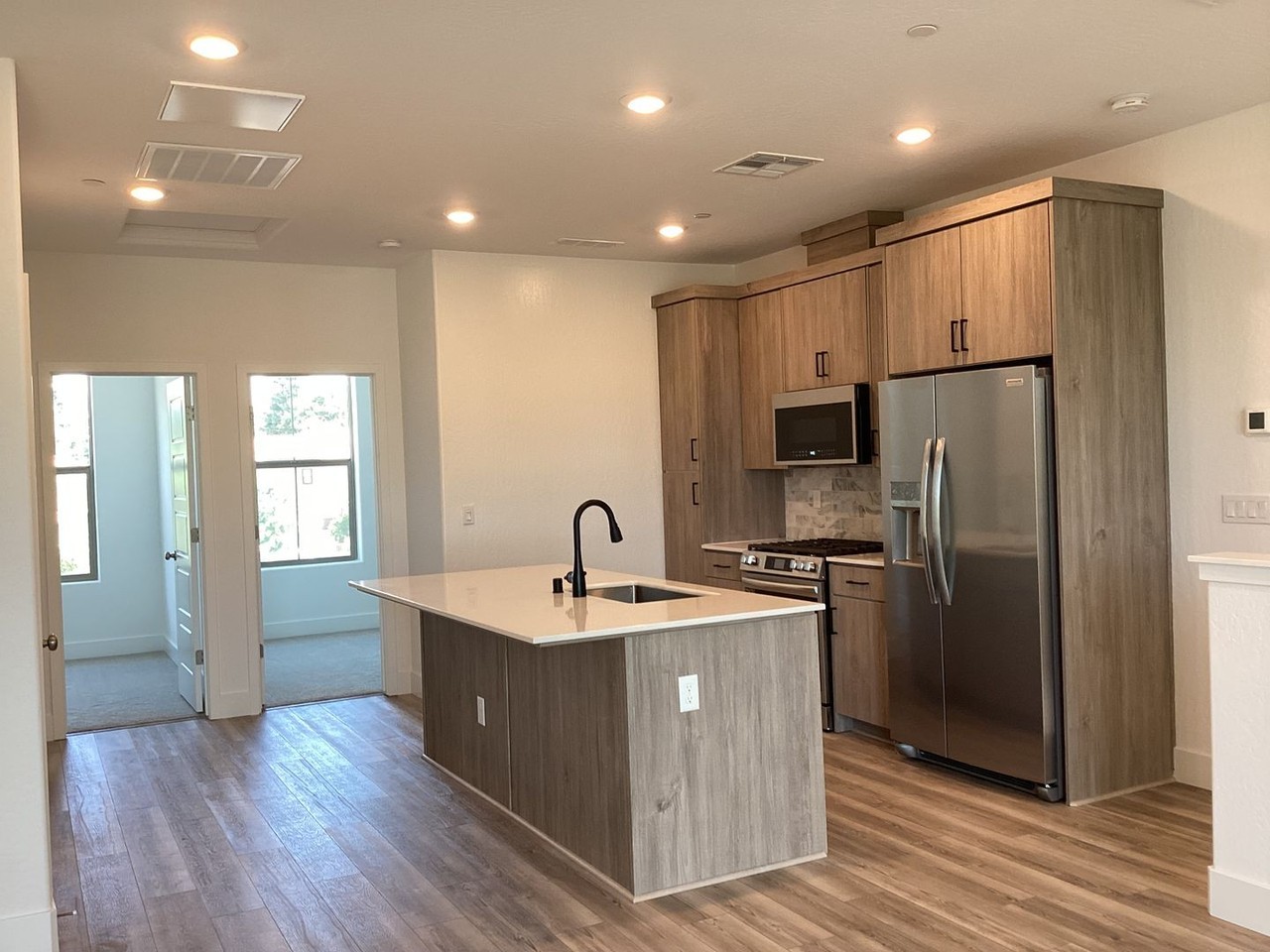 652 W Mahogany Ln - Photo 4 of 50