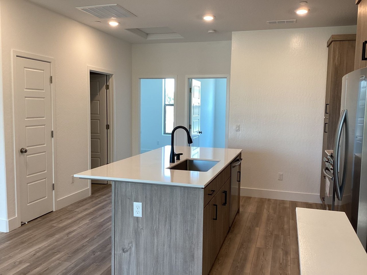 652 W Mahogany Ln - Photo 7 of 50