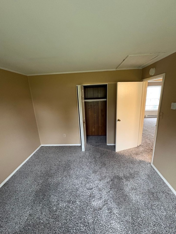 213 W Ash St - Photo 2 of 12