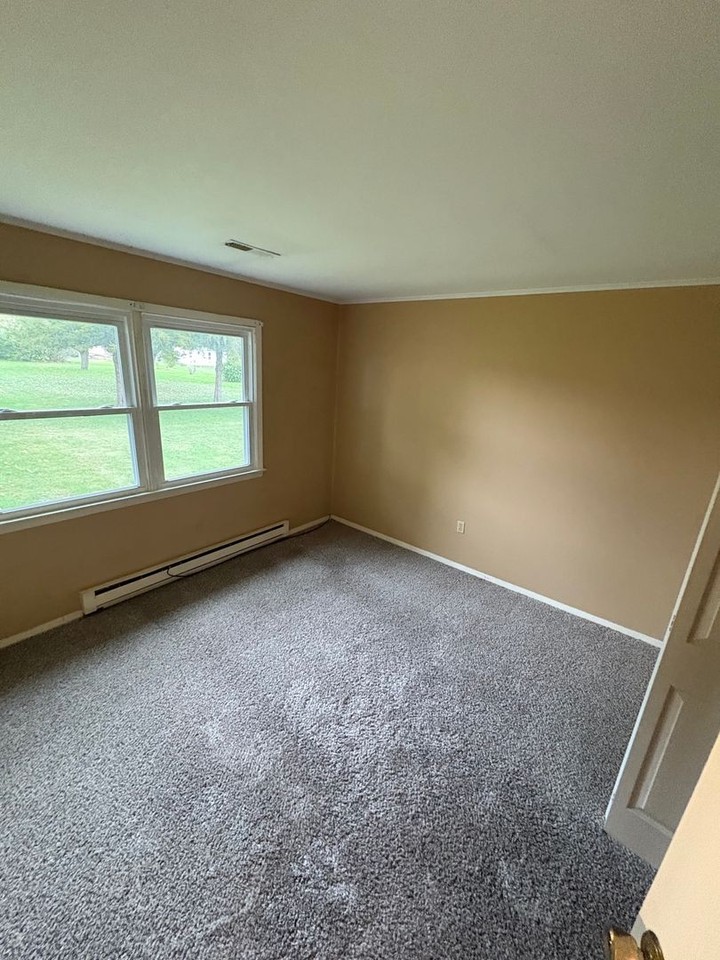 213 W Ash St - Photo 3 of 12