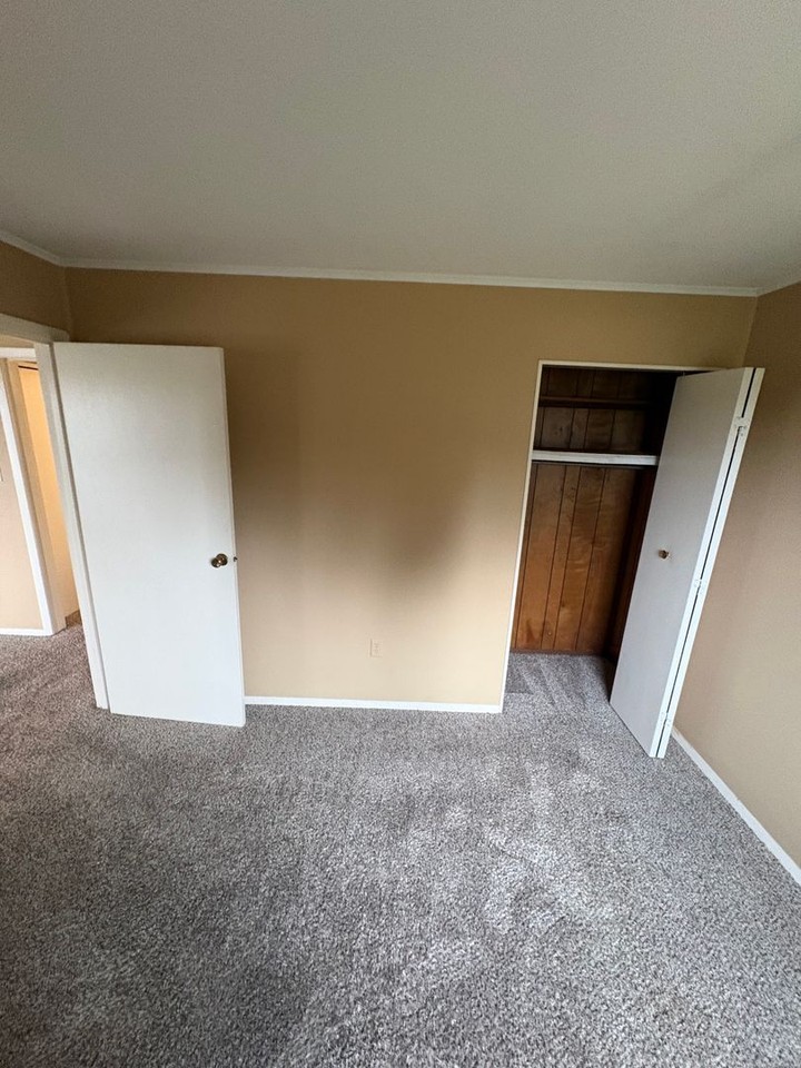 213 W Ash St - Photo 6 of 12