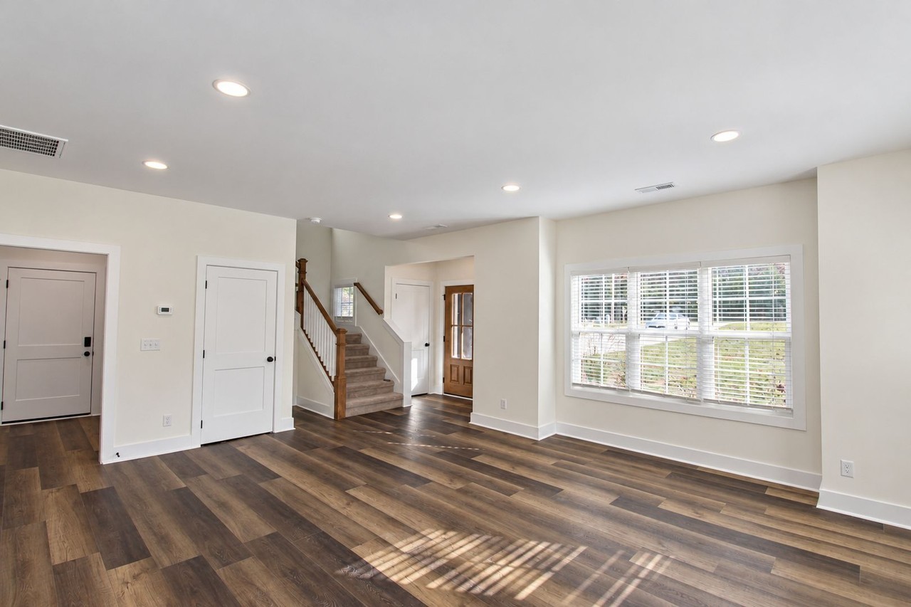 540 Cora Rd - Photo 2 of 26