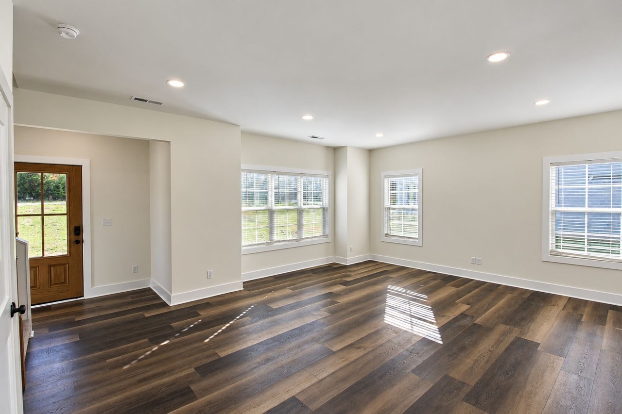 540 Cora Rd - Photo 3 of 26
