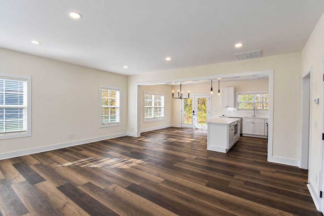 540 Cora Rd - Photo 4 of 26