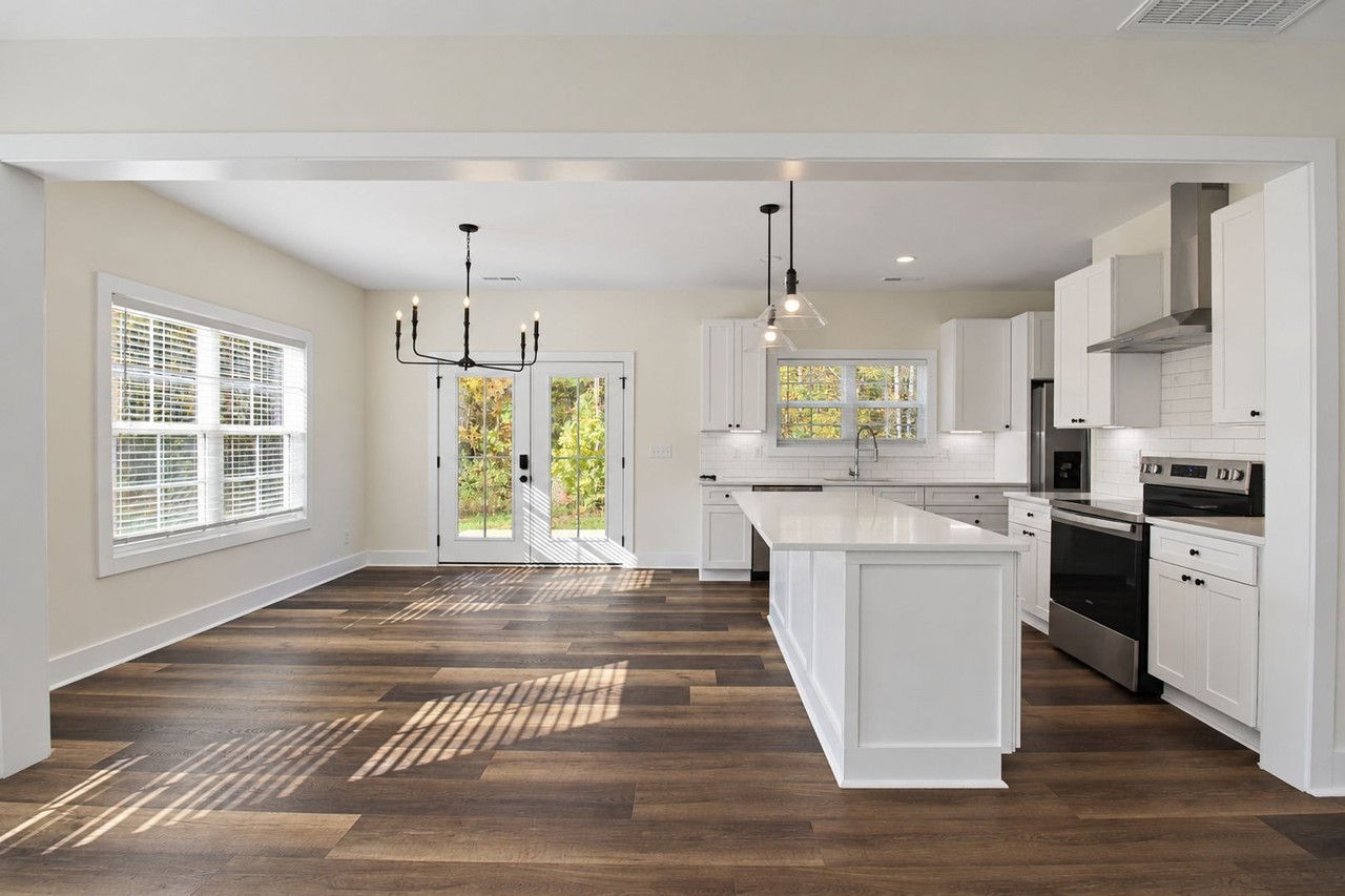 540 Cora Rd - Photo 5 of 26