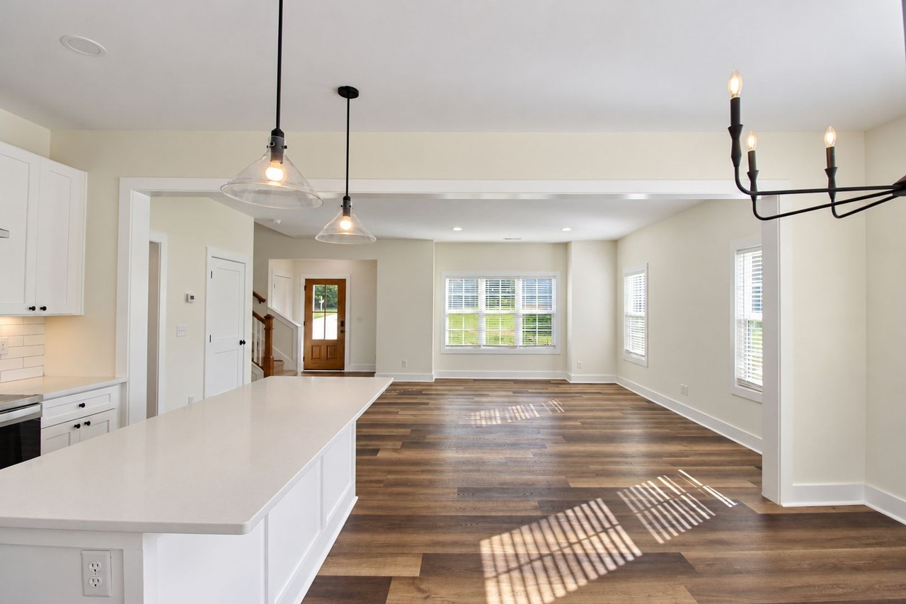 540 Cora Rd - Photo 7 of 26