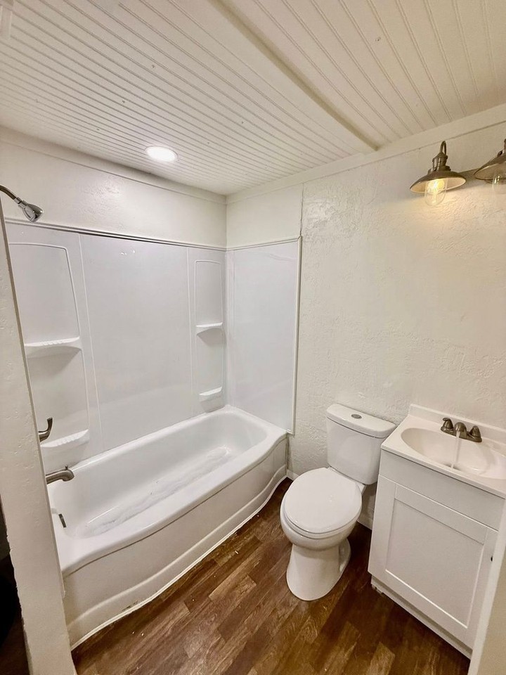 424 Industrial Ln - Photo 4 of 12