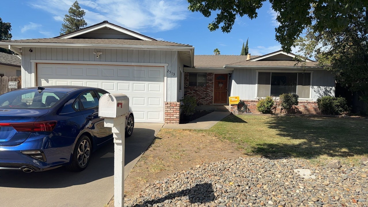 2513 Tallent Dr - Photo 2 of 5
