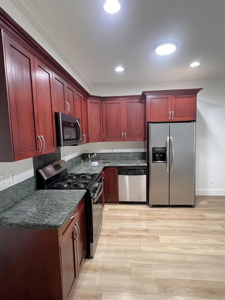 19559 Meekland Ave - Photo 4 of 26
