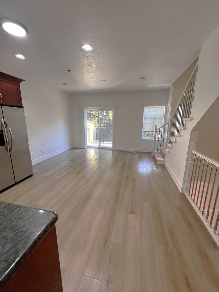 19559 Meekland Ave - Photo 7 of 26