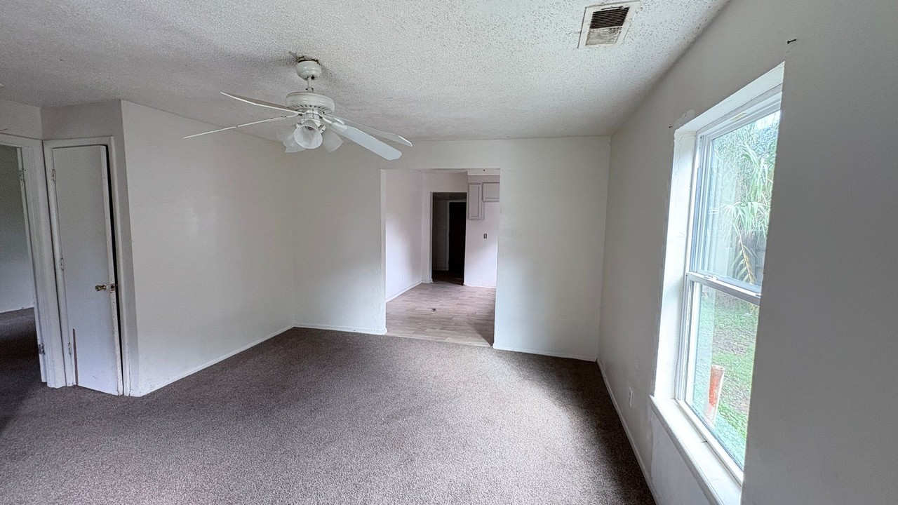 505 E 4th St - Photo 2 of 8