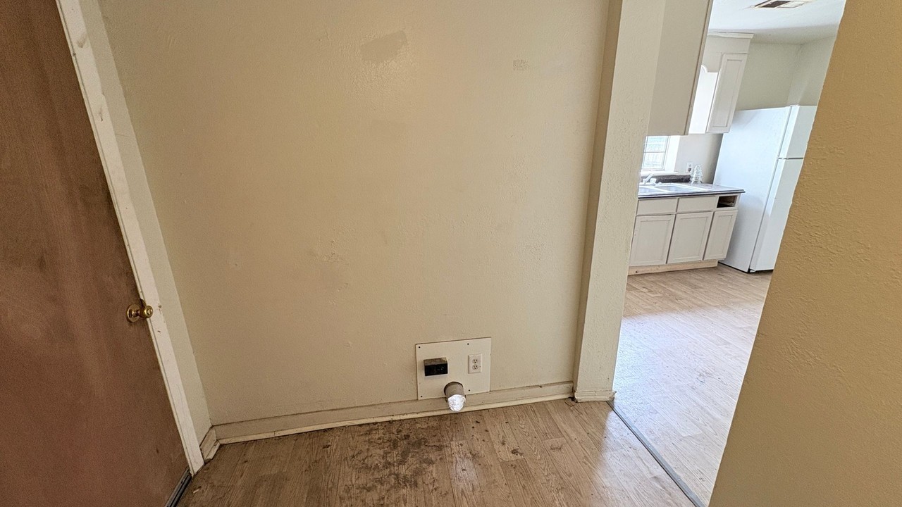 505 E 4th St - Photo 7 of 8