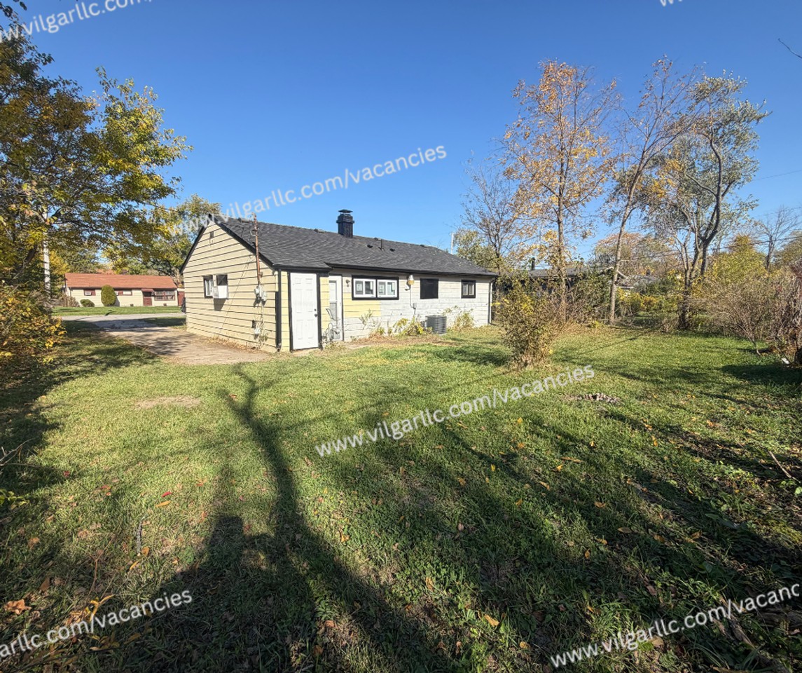 549 E 47th Pl - Photo 3 of 20