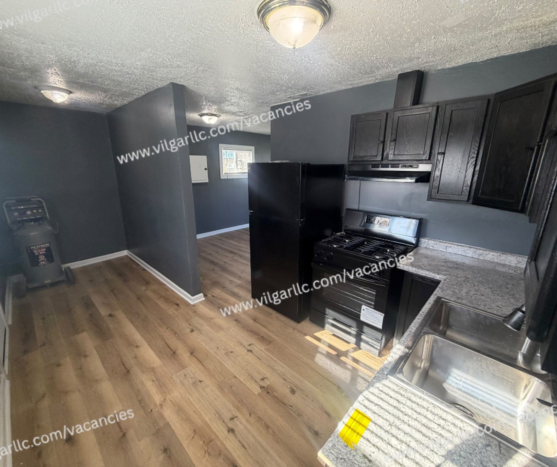 549 E 47th Pl - Photo 5 of 20