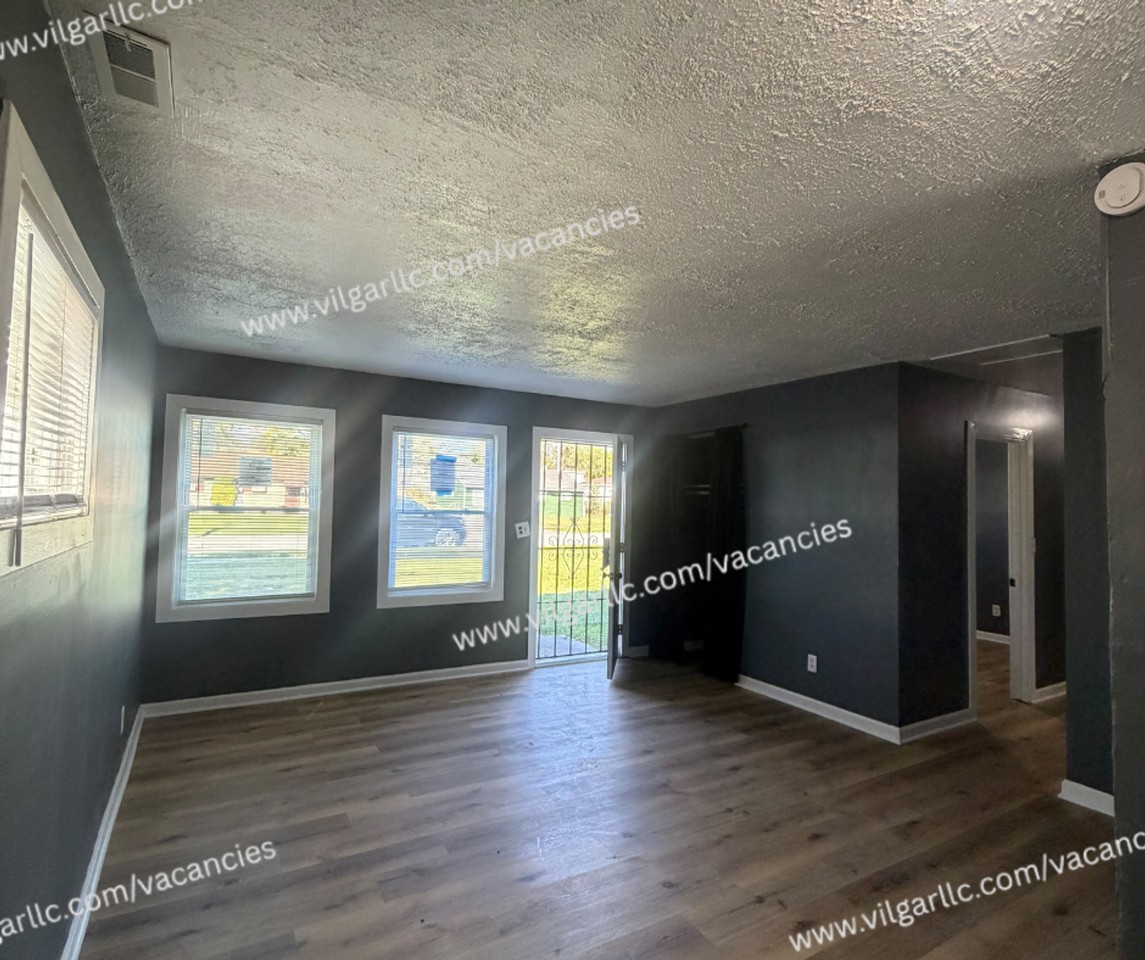 549 E 47th Pl - Photo 7 of 20