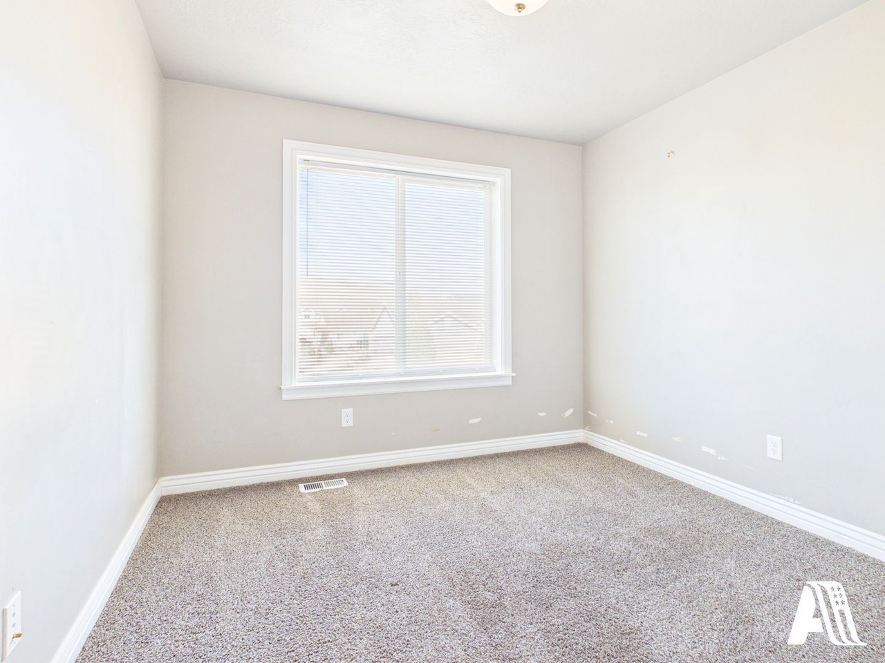 205 W Braeburn Ln - Photo 3 of 28