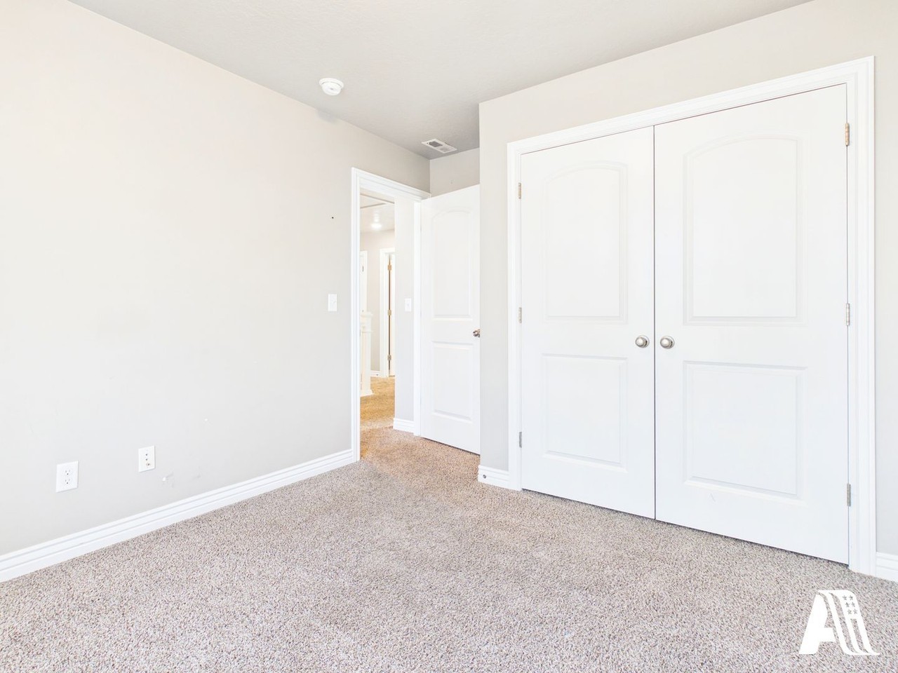 205 W Braeburn Ln - Photo 5 of 28