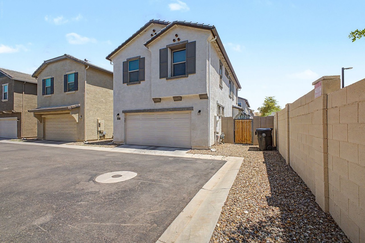 8317 E Impala Ave - Photo 5 of 38