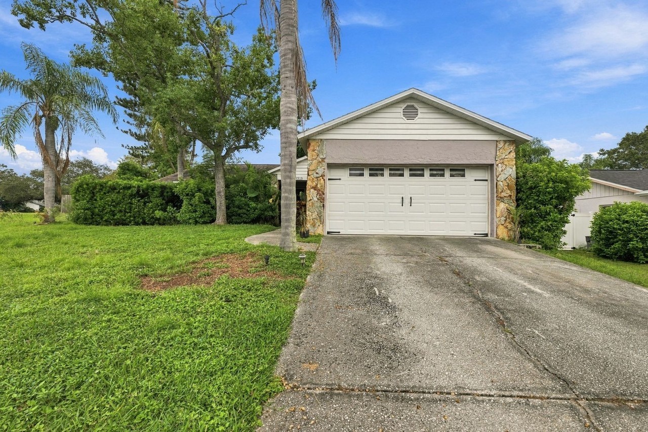 3313 Briarwood Cir - Photo 2 of 34