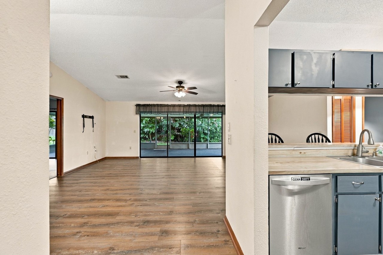 3313 Briarwood Cir - Photo 4 of 34