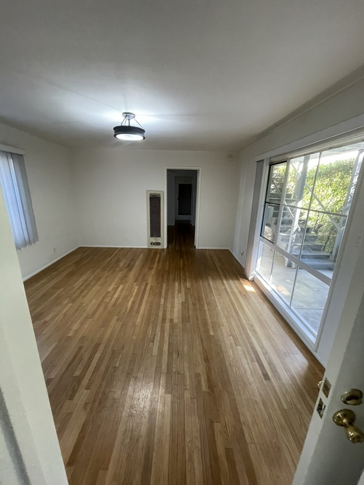 1112 Fremont Ave - Photo 4 of 16