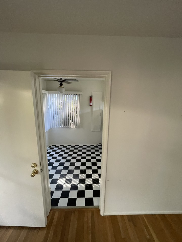1112 Fremont Ave - Photo 6 of 16