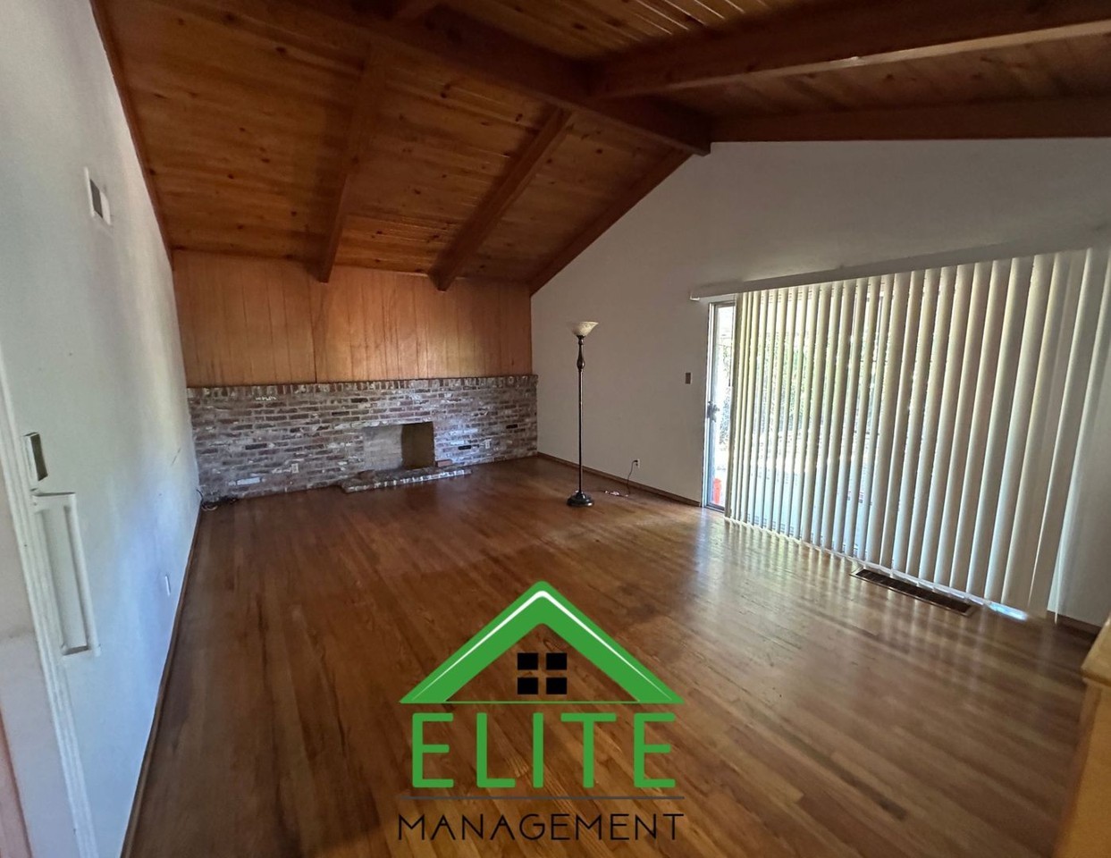 319 Westwood Ln - Photo 2 of 11
