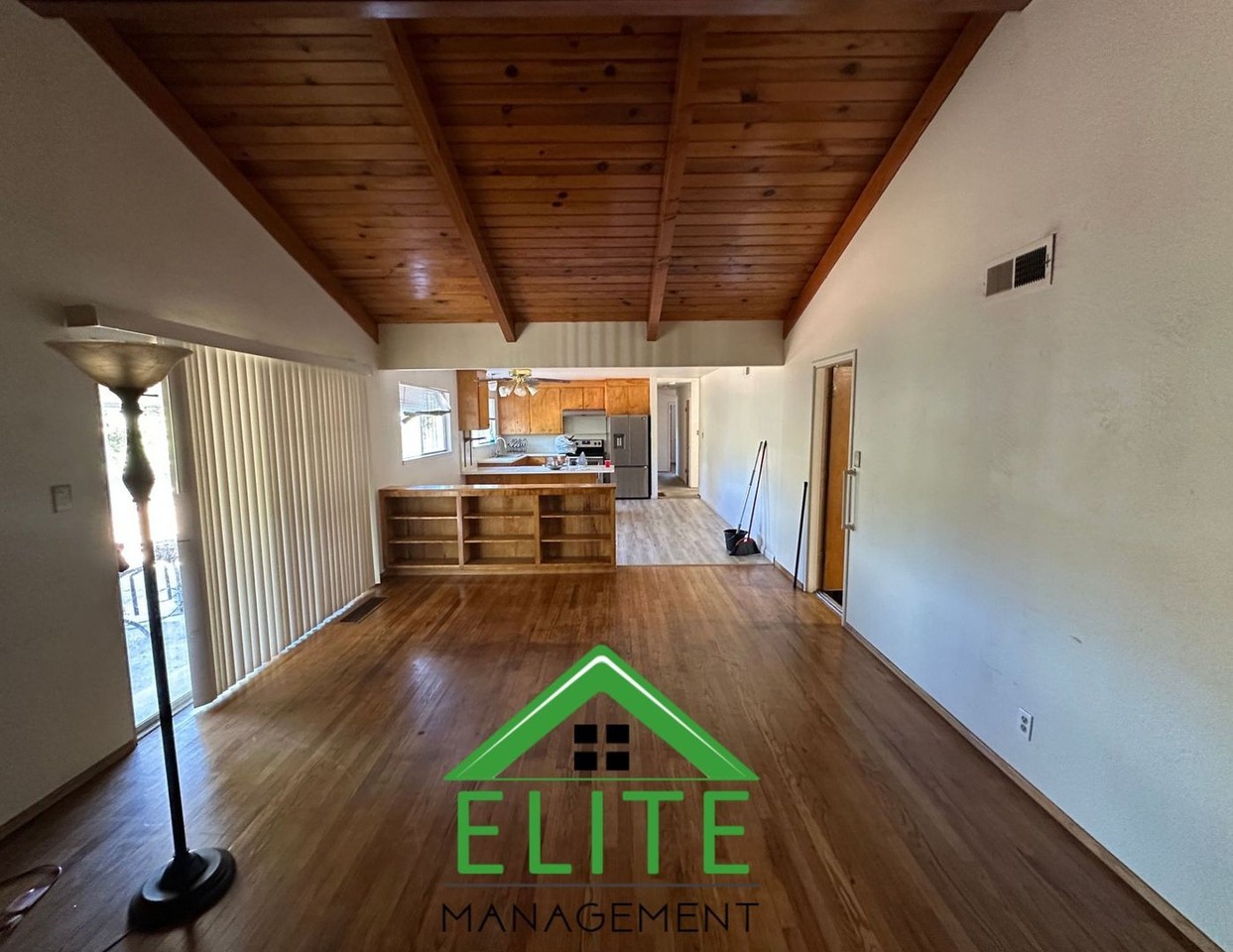 319 Westwood Ln - Photo 3 of 11