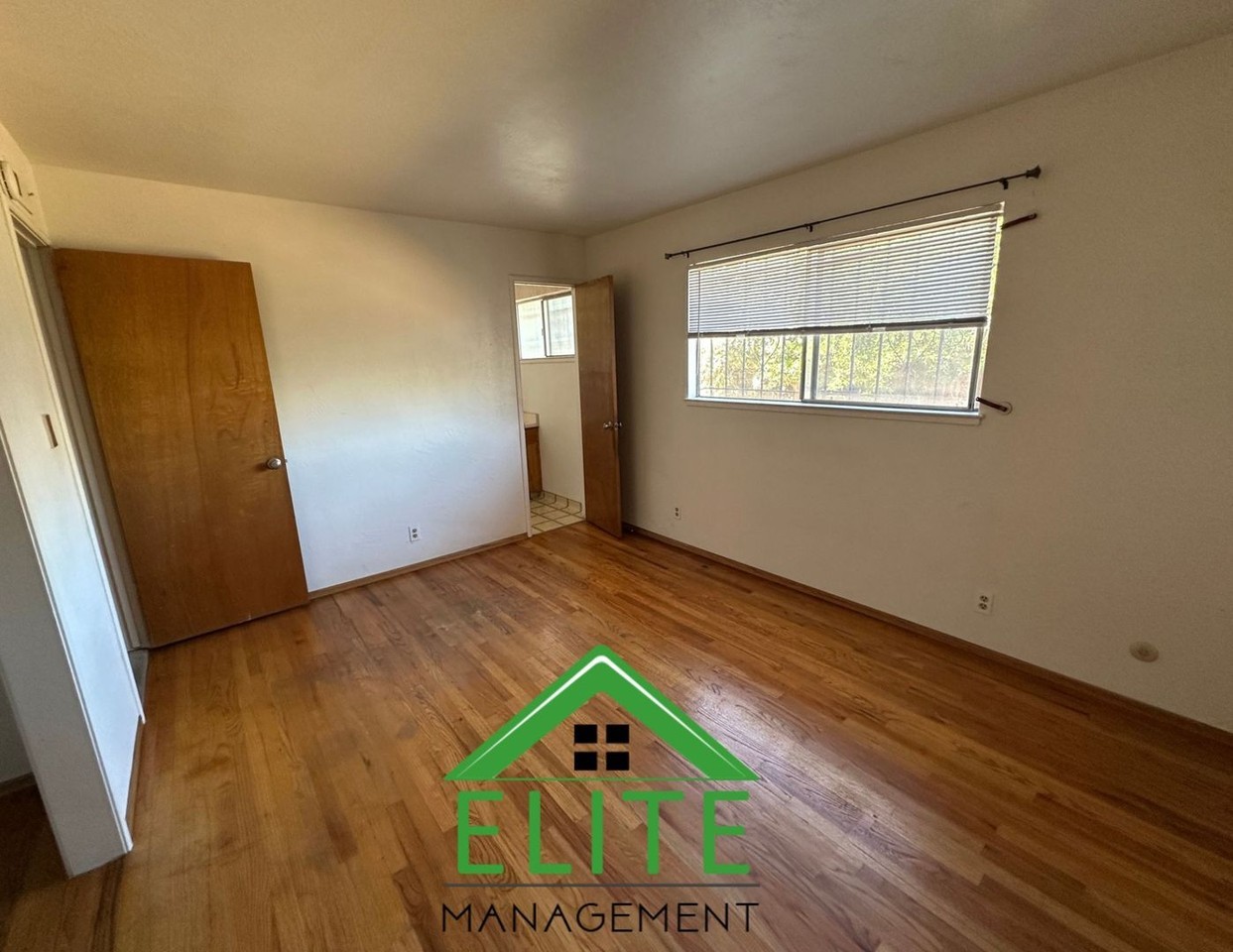 319 Westwood Ln - Photo 5 of 11