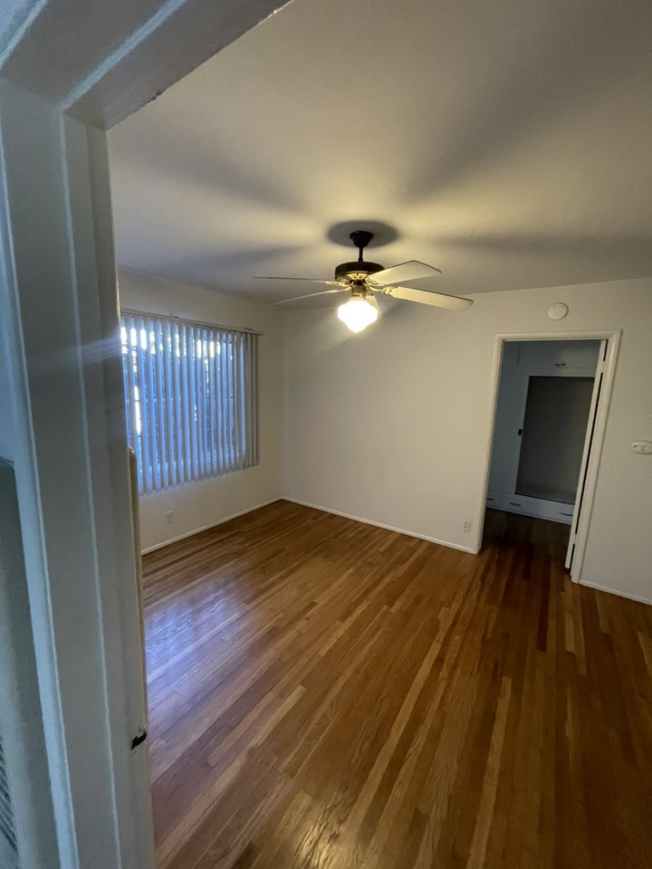 1112 Fremont Ave - Photo 7 of 16