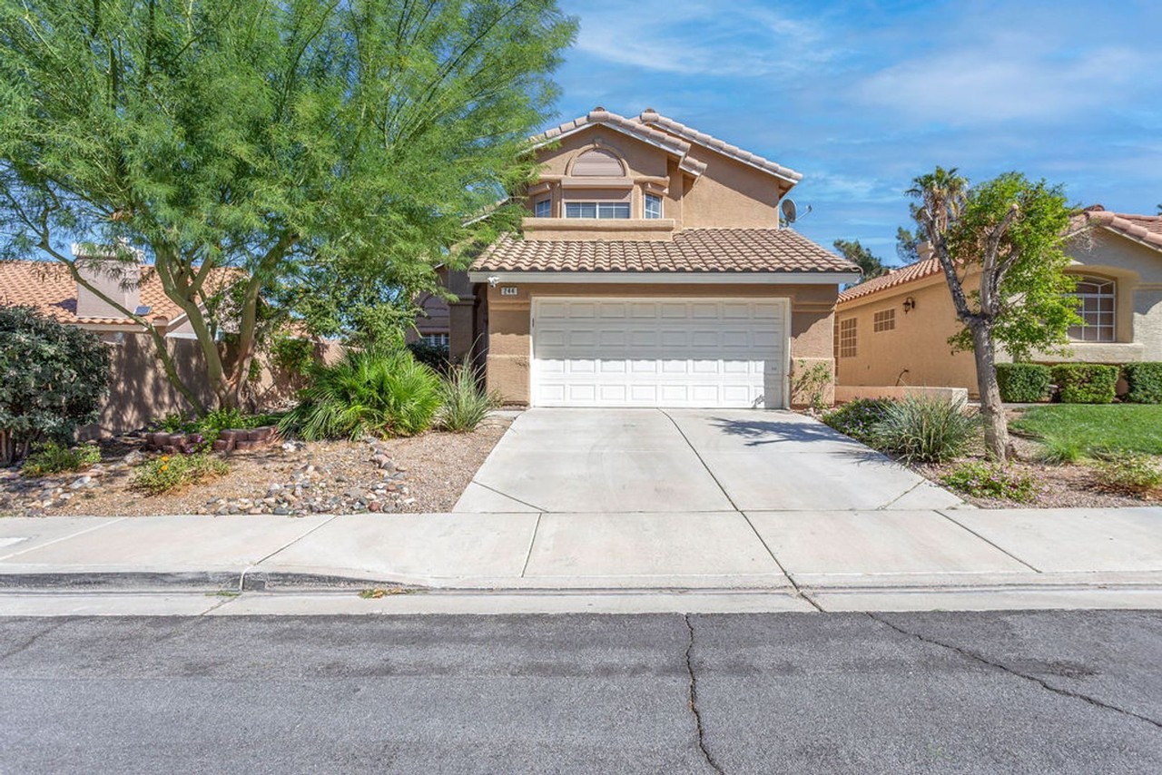 244 Camelback Ridge Ave - Photo 2 of 43
