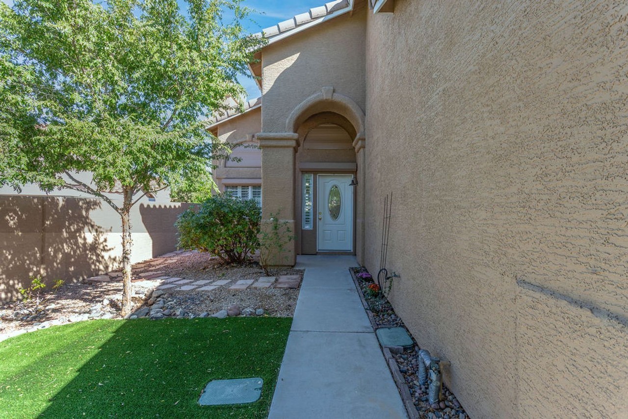 244 Camelback Ridge Ave - Photo 4 of 43