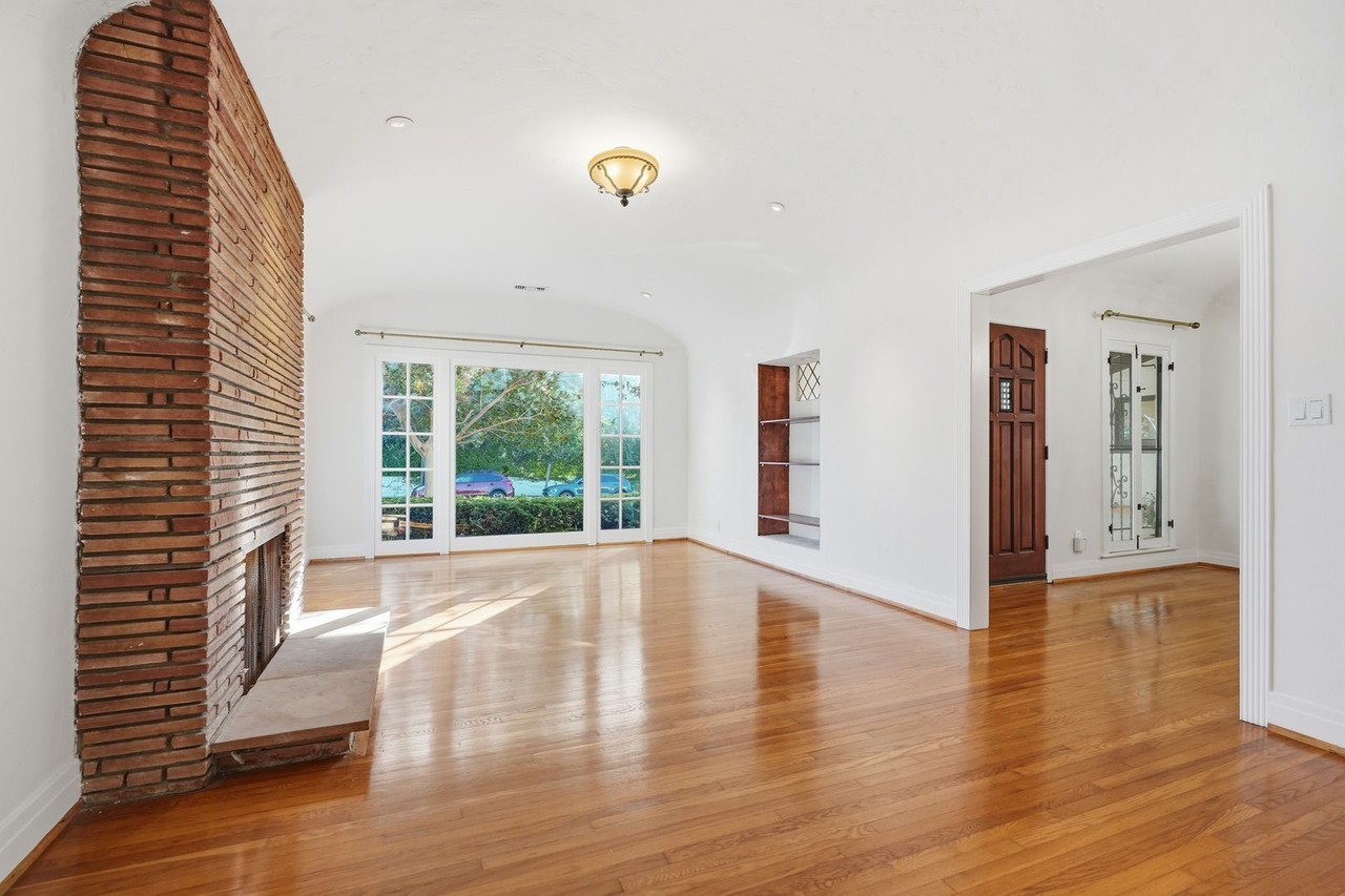 109 N Gower St - Photo 7 of 50