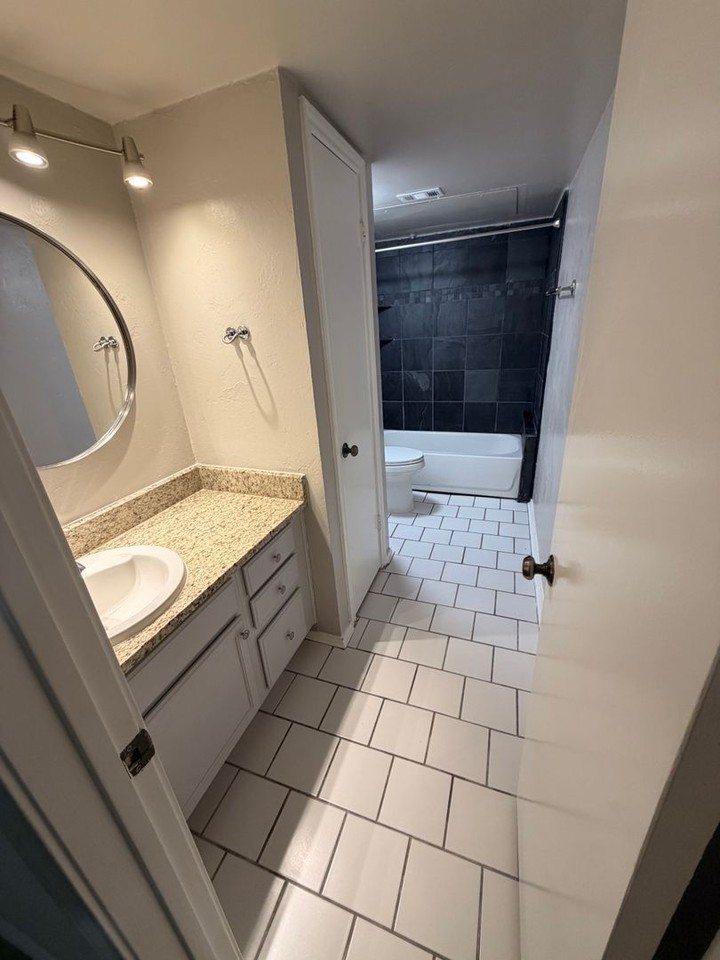449 Harris St #103H - Photo 5 of 6